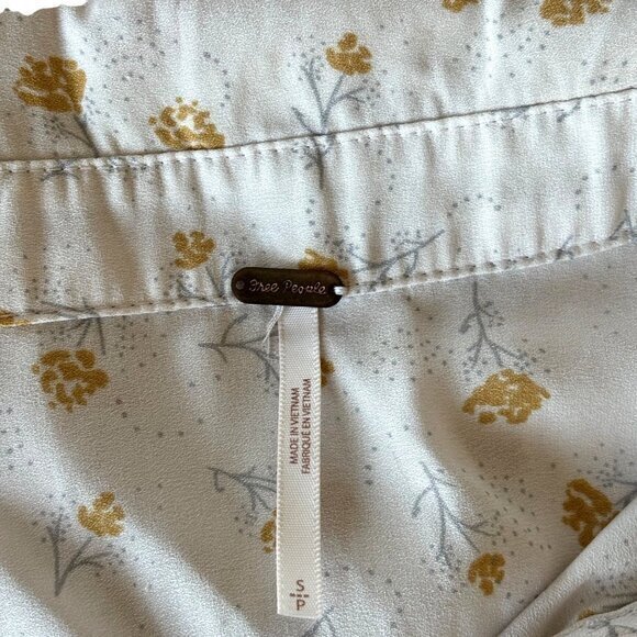 Free People Boho Romantic Flowy Floral Button Hi Low Blouse Top Shirt Size Small - Picture 13 of 13